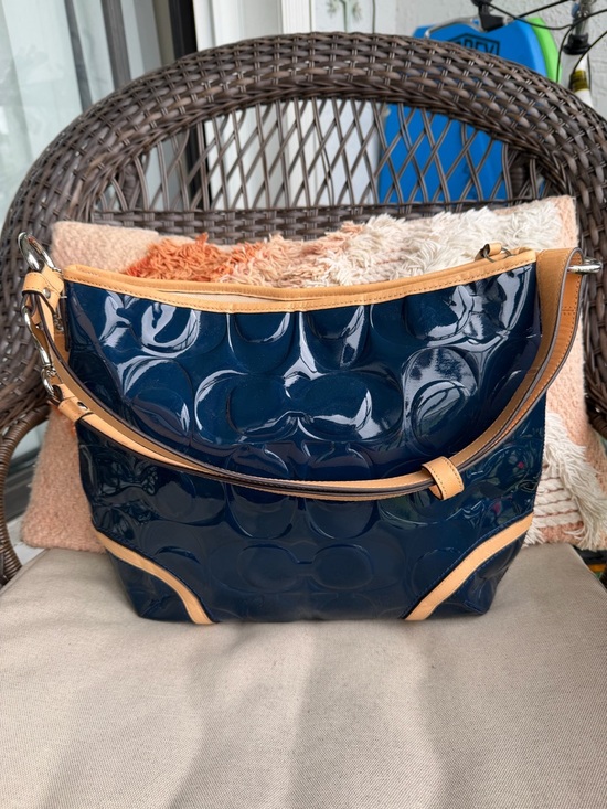 NWOT Coach Navy Patent Leather Shoulder Bag with Tan Trim - Picture 4 of 5